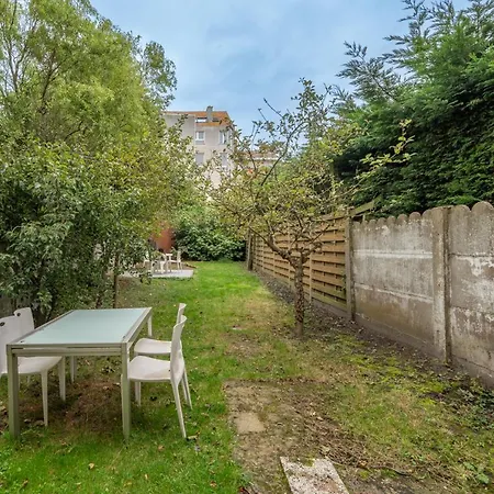 Light-filled With Private Garden Apartment *